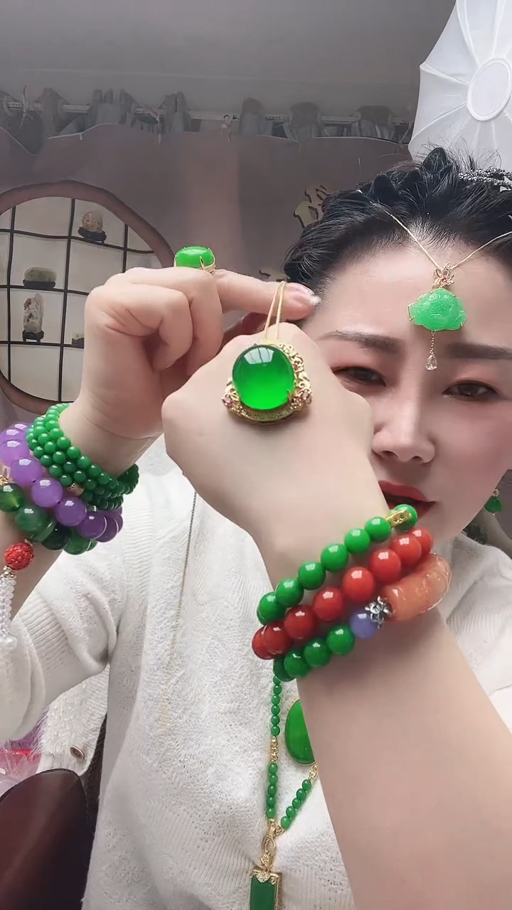 【闪购商品】翡翠颈饰14K金镶嵌大鸽子蛋吊坠