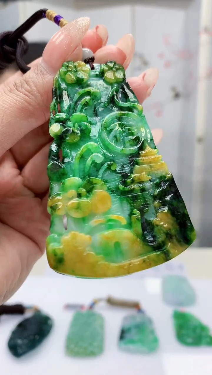 【闪购商品】定制翡翠未镶嵌4852MM-毛货挂件175