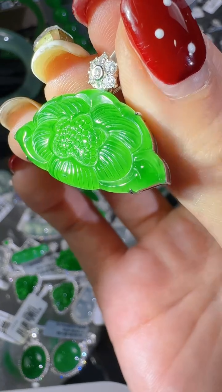 【闪购商品】翡翠颈饰未镶嵌莲花