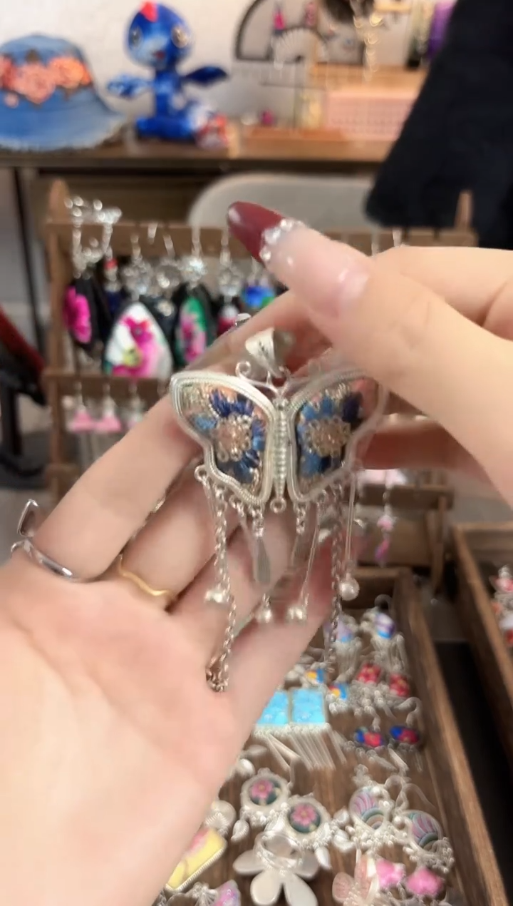 织绣彩云南阁非遗老绣饰品130