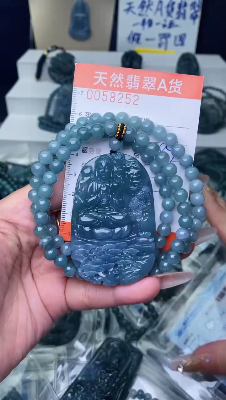 【闪购商品】翡翠颈饰未镶嵌··········