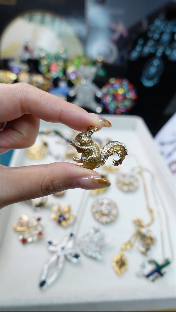 无合金玉**妈胸针