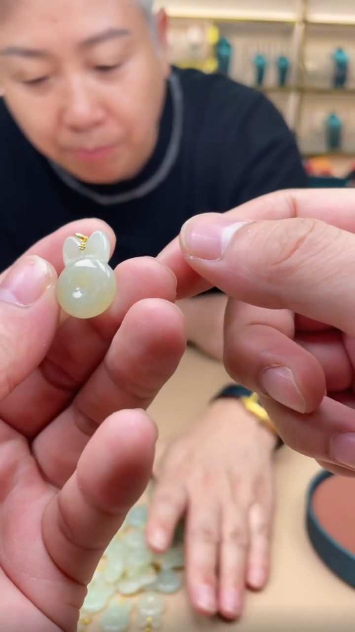 和田玉18K金镶嵌颈饰552787-FH28-多样性发其—