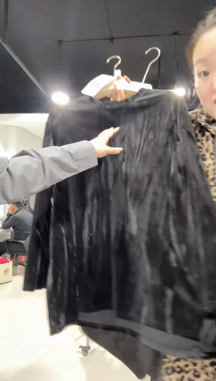 983-黑色丝绒打底······