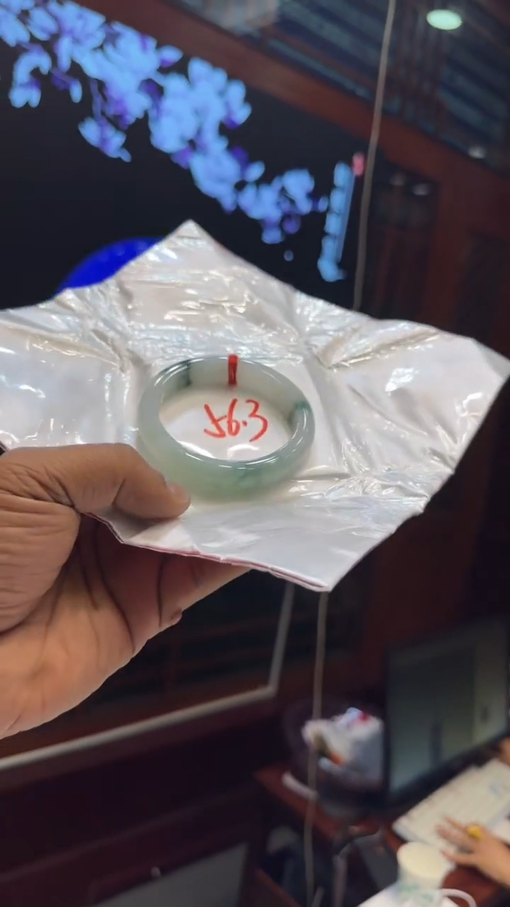 翡翠手镯未镶嵌手镯