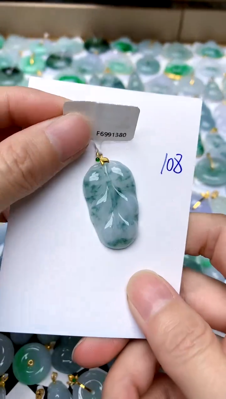 【闪购商品】翡翠颈饰18K金镶嵌108天然A货翡翠