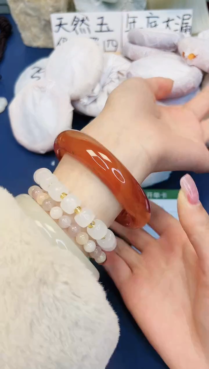 【闪购商品】石英质玉手镯未镶嵌136-玛瑙