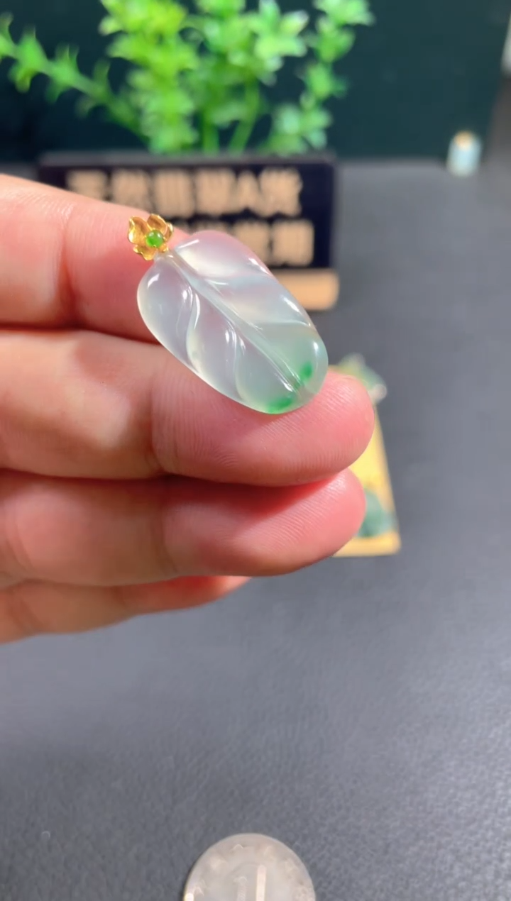 翡翠18K金镶嵌颈饰翡翠