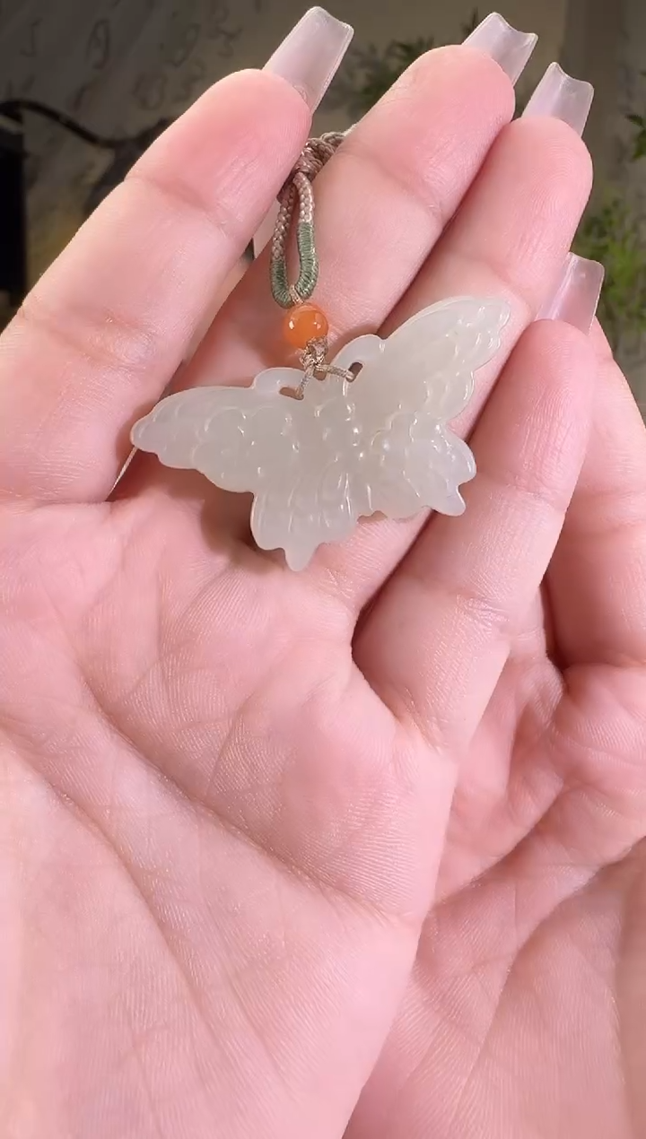 【闪购商品】和田玉未镶嵌颈饰蝴蝶