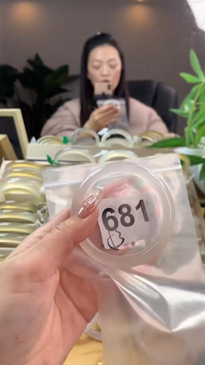 【闪购商品】玛瑙/玉髓手镯未镶嵌681