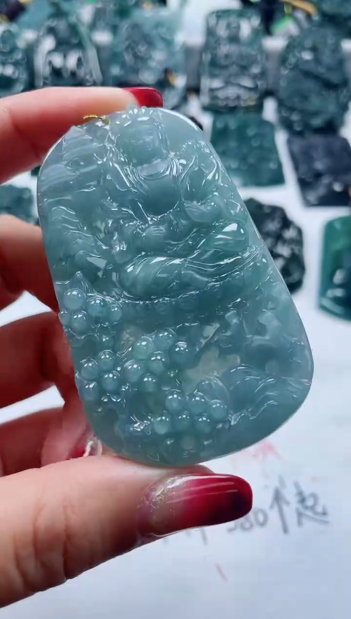 【闪购商品】翡翠颈饰未镶嵌          