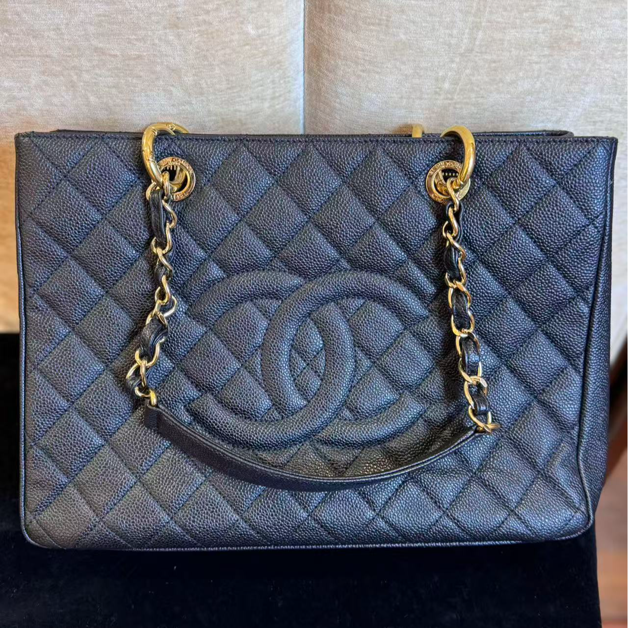 95新 Chanel/香奈儿 黑金 gst 16开 牛 手提单肩包/102305