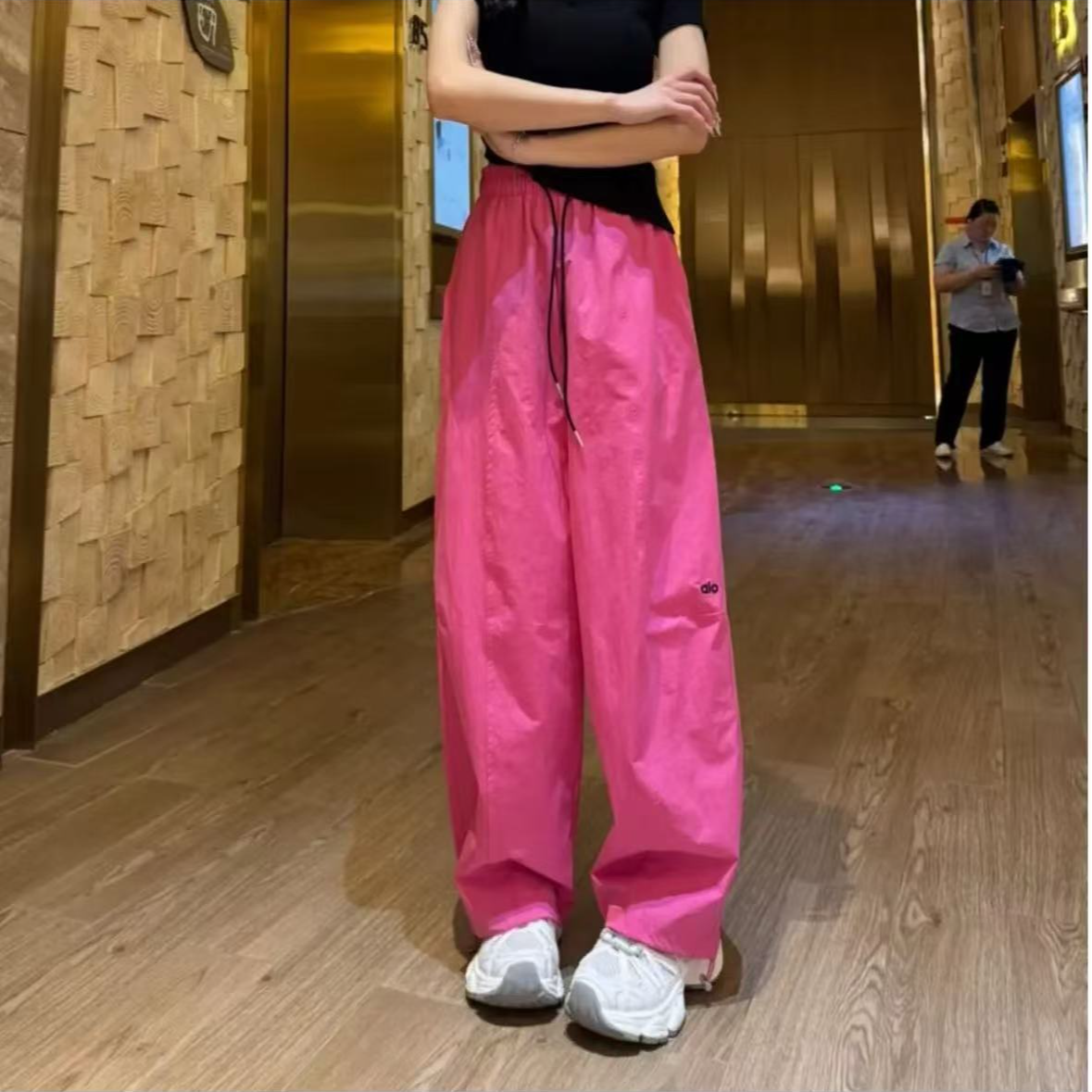 2511秋季薄款高腰刺绣休闲裤裤子纯色松紧腰百搭时尚弯刀裤直筒