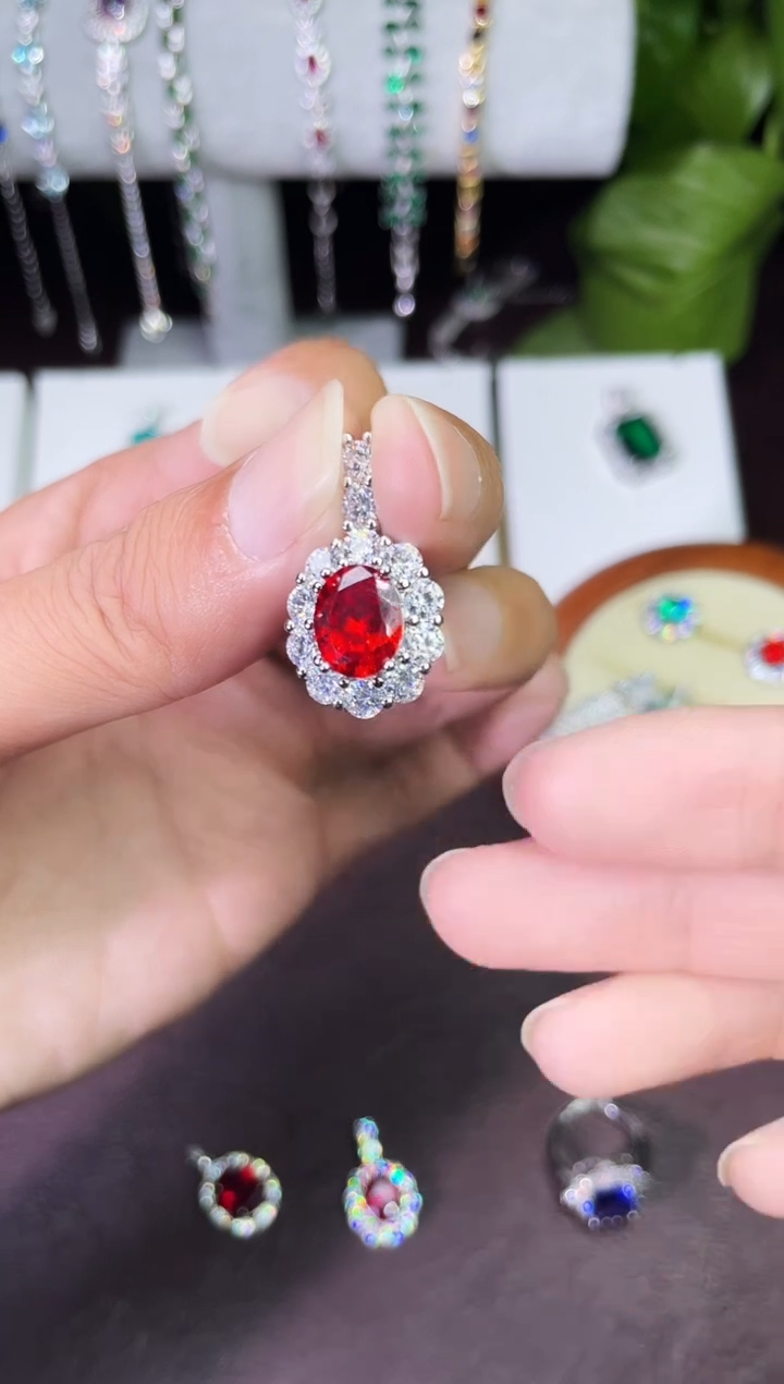 合金颈饰合成钻石芬达吊坠