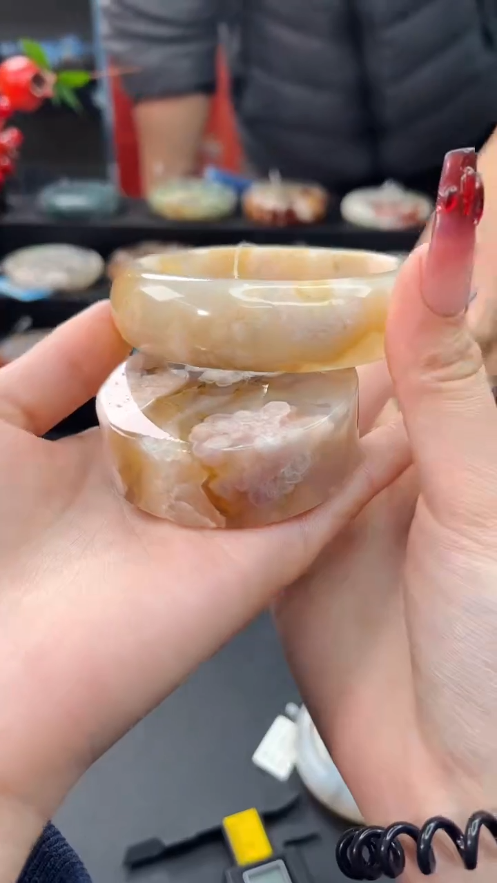 【闪购商品】石英质玉手镯未镶嵌赠送镯心（59圈口）无证书