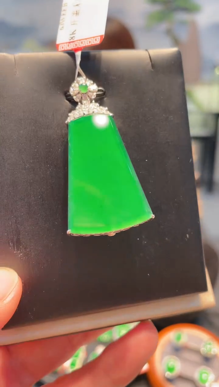 【闪购商品】翡翠颈饰18K金镶嵌B8天然A货翡翠