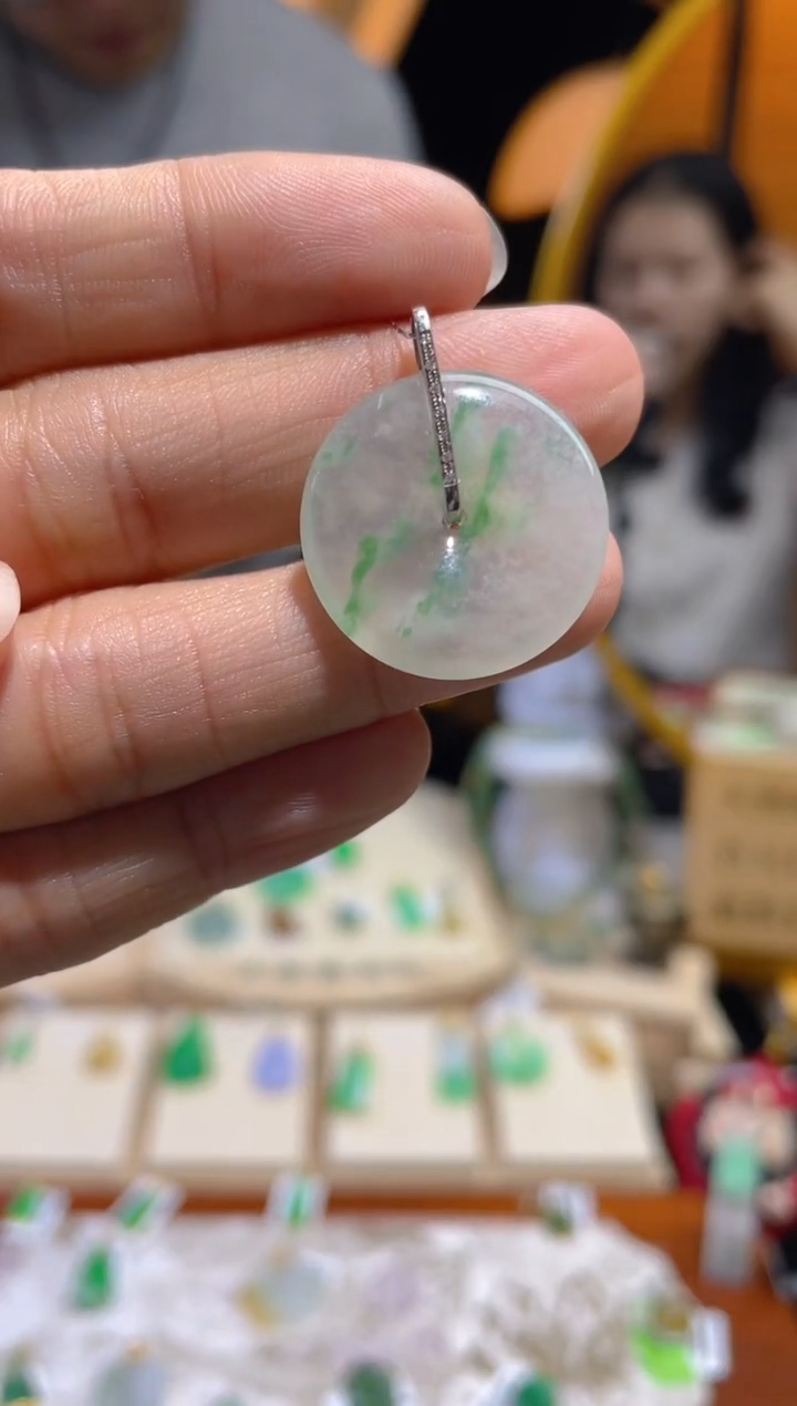 【闪购商品】翡翠颈饰18K金镶嵌假一赔三