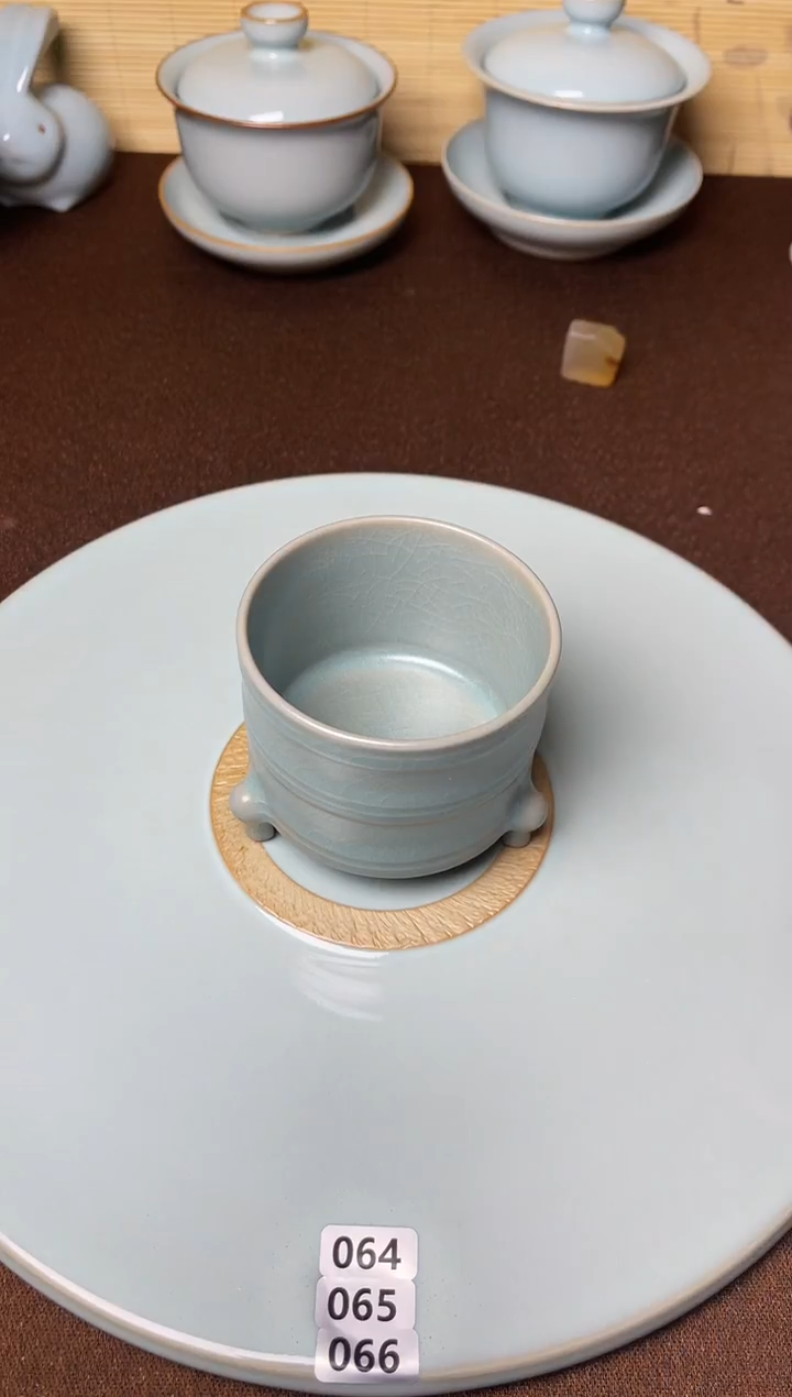 一品一价-微瑕仿古釉纯手工三足玄纹杯