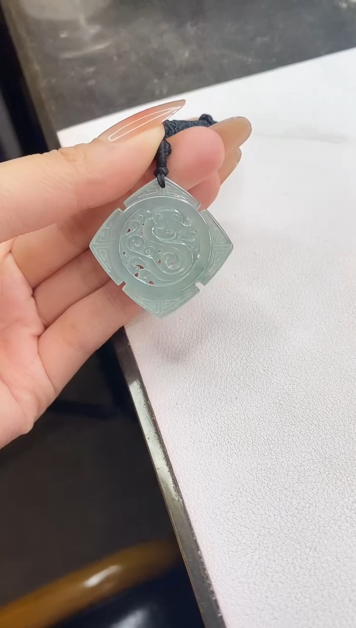 【闪购商品】翡翠颈饰未镶嵌仿古龙牌