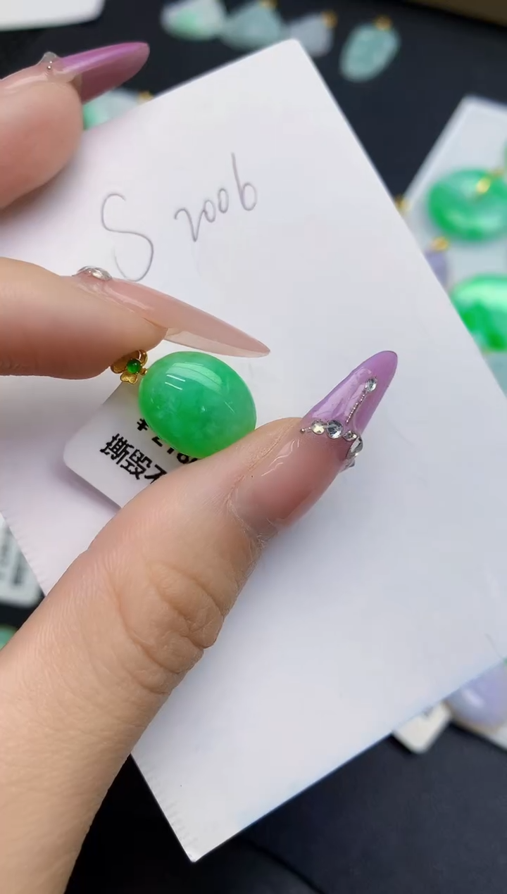 翡翠18K金镶嵌颈饰缅甸天然翡翠a货