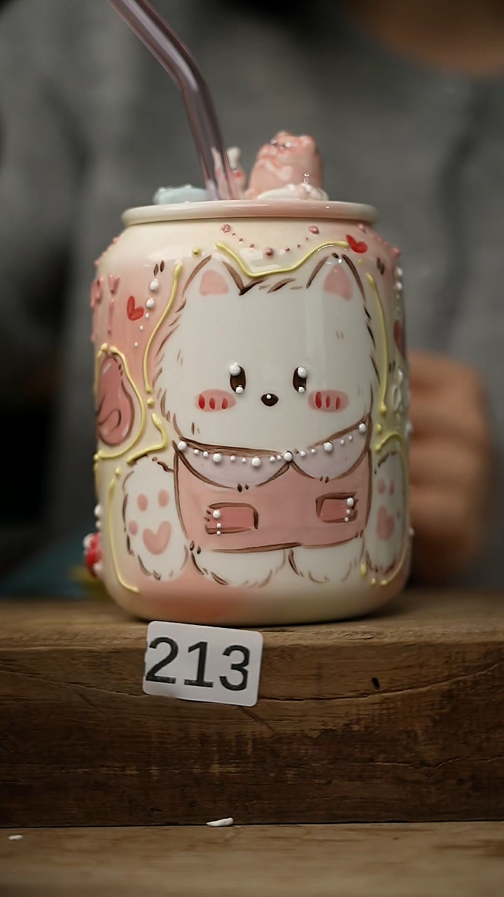 【闪购商品】瓷片新品设计师款浮雕可爱吸管杯