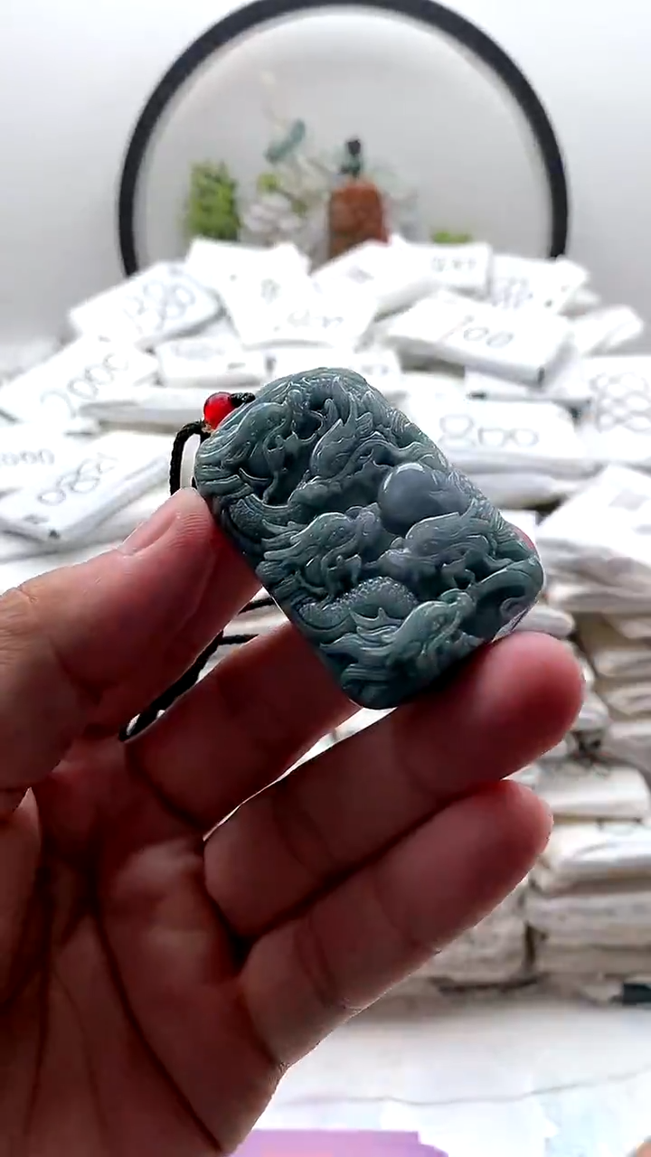 翡翠未镶嵌颈饰九龙1