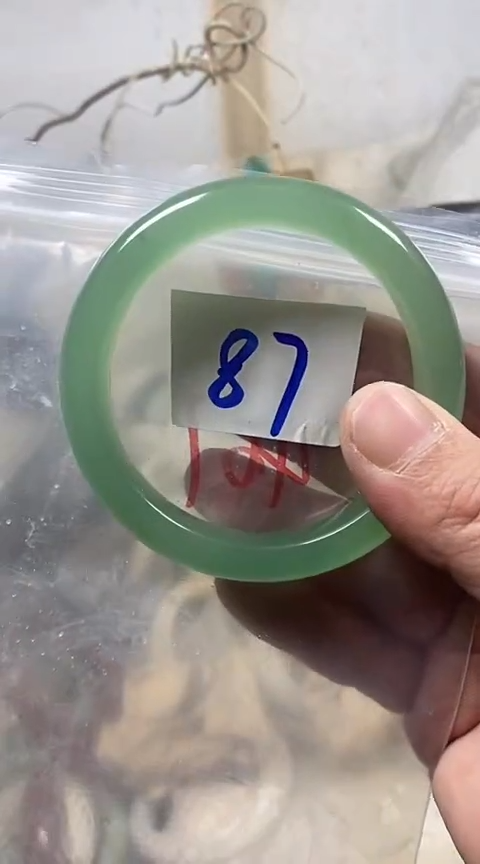 【闪购商品】石英质玉手镯未镶嵌58