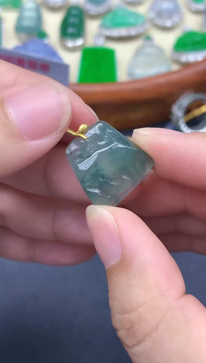 颈饰18K金镶嵌翡翠16-中国好珍宝