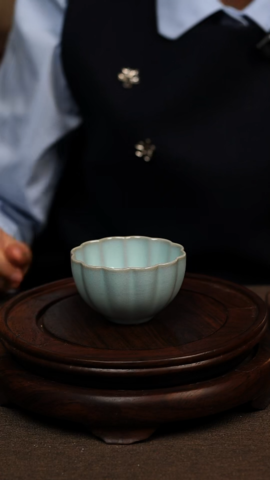 瓷片天青色菊花杯80ml微瑕不带礼盒