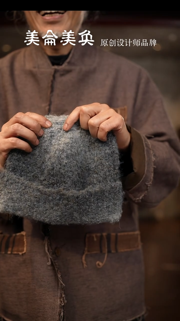 灰蓝毛线针织帽子