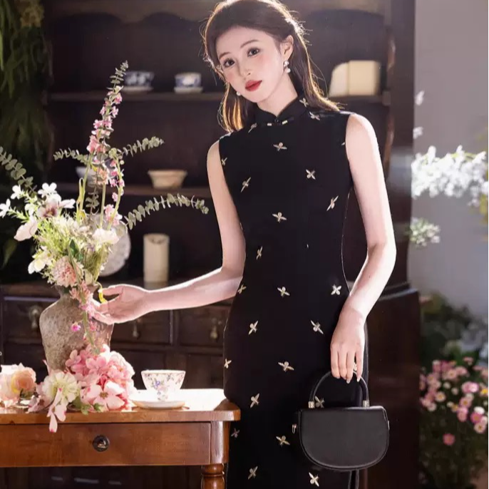 2025春夏新款旗袍无袖弹力麻刺绣小蜜蜂中长款旗袍国风修身女旗袍
