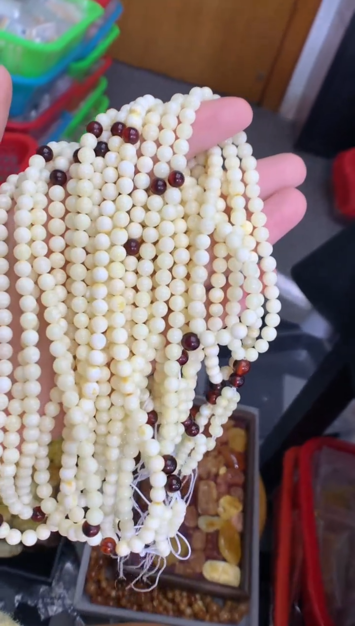 蜜蜡未镶嵌珠宝奇石多样性发一件