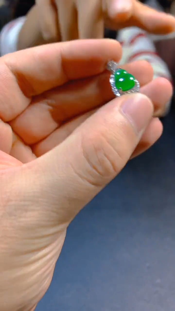 【闪购商品】翡翠吊坠(赠链)未镶嵌0883960024多样性发一