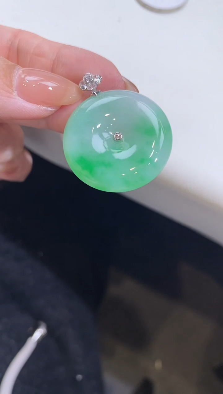 吊坠(不含链)18K金镶嵌翡翠薯****?平安扣