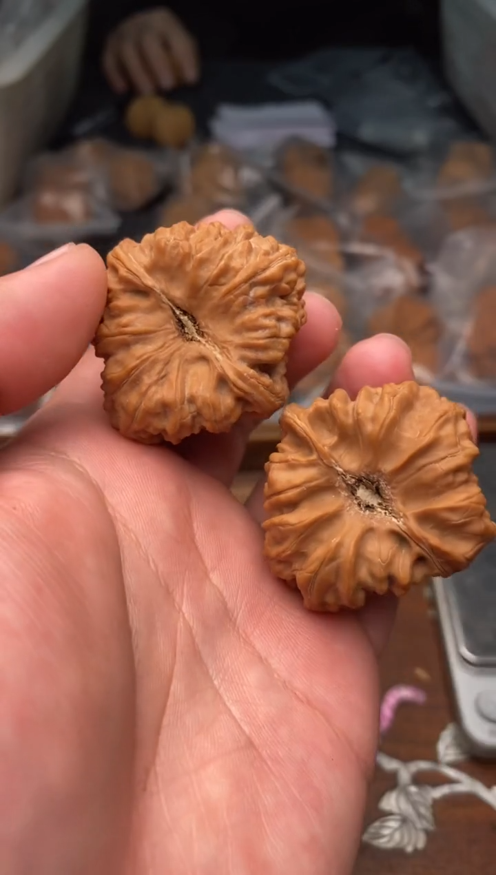 【闪购商品】文玩核桃把件G206号40尺凹底