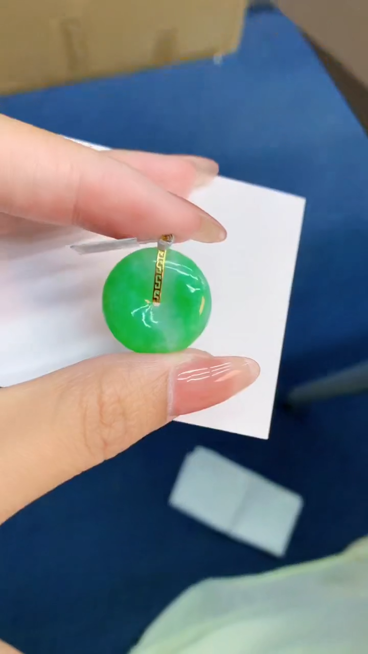 翡翠18K金镶嵌颈饰           1