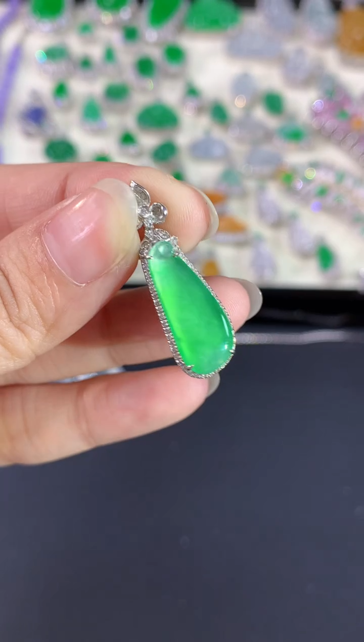 【闪购商品】翡翠吊坠(不含链)18K金镶嵌A377|4500