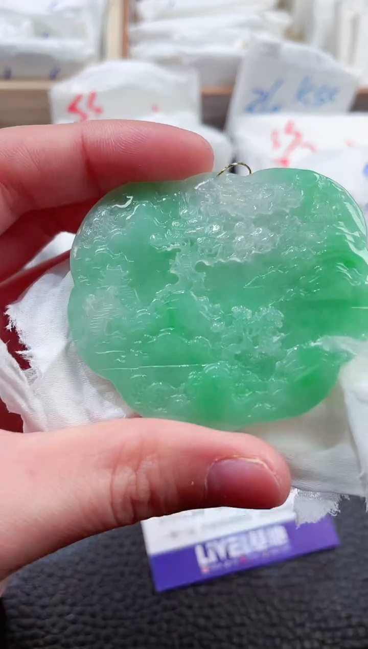 【闪购商品】翡翠颈饰未镶嵌00009479