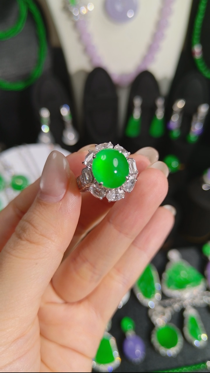 吊坠(不含链)18K金镶嵌翡翠蛋面戒指