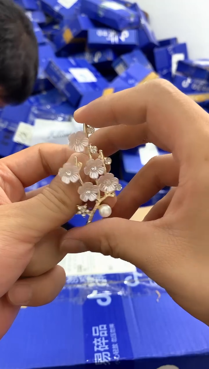 未镶嵌淡水珍珠胸饰樱花胸针