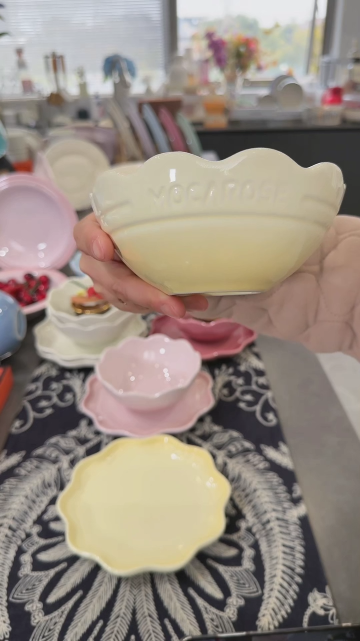 【闪购商品】瓷鹅绒黄炻彩花边碗14cm