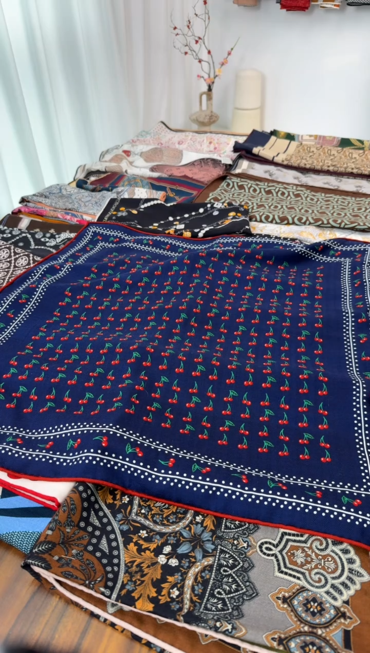 美丽诺羊毛65cm藏蓝色小樱桃