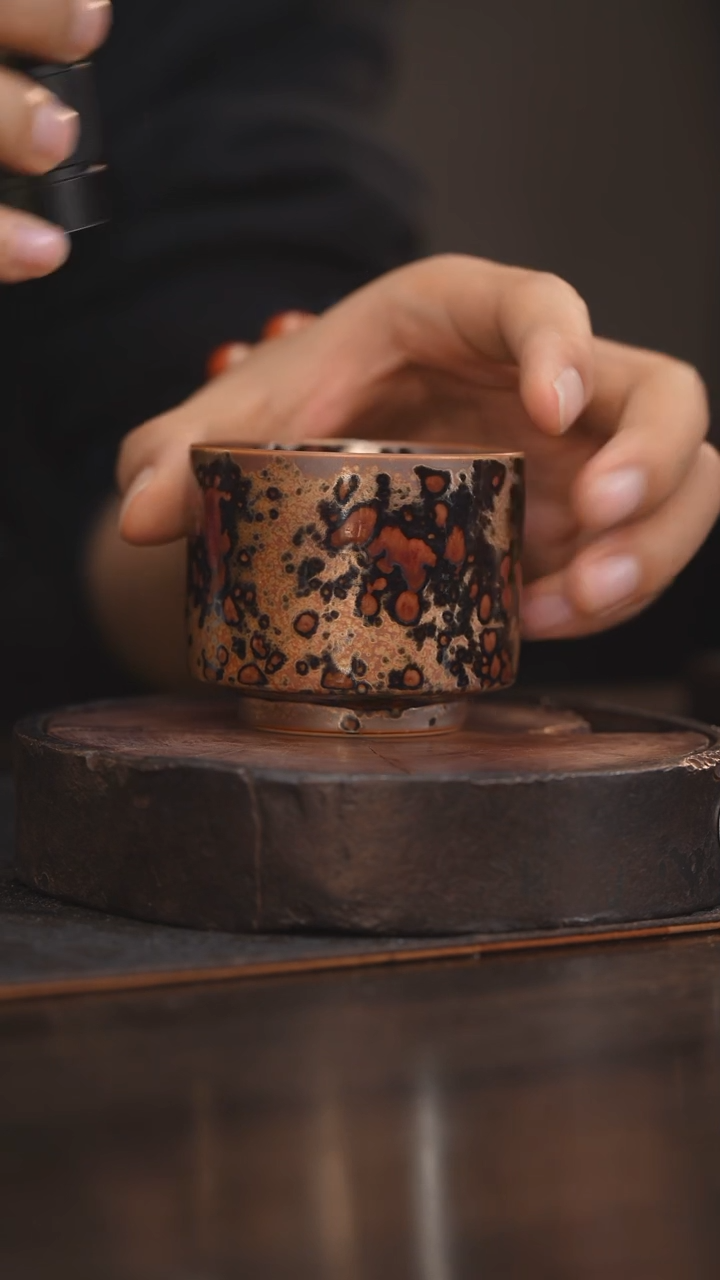 【闪购商品】杯109柴房陶瓷 斑鹿直口杯