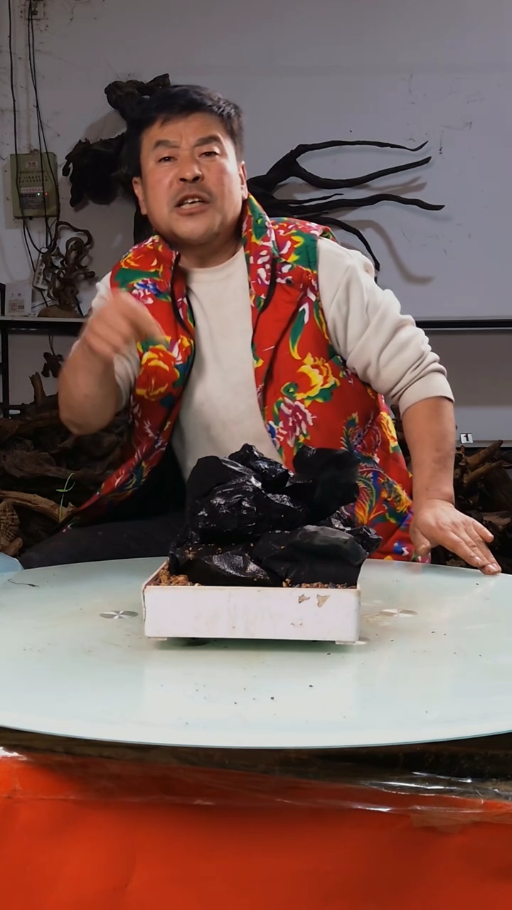 【闪购商品】木随机发货一筐黑金10斤29.9