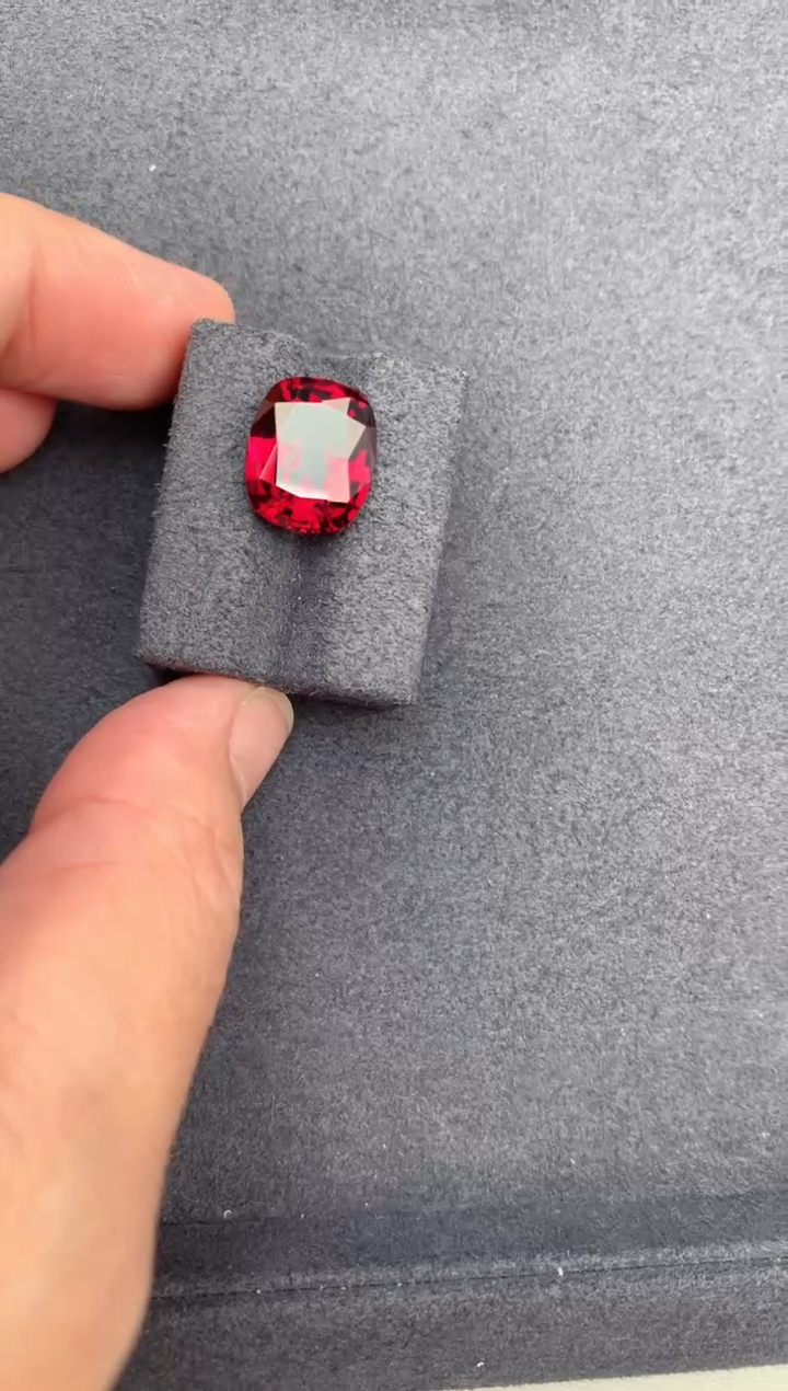 【闪购商品】石榴石裸石未镶嵌7.5ct镁铝榴石