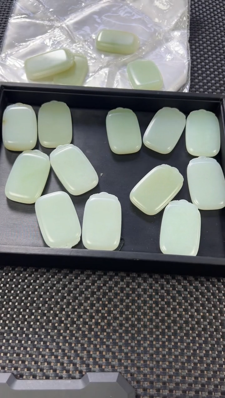 【闪购商品】和田玉挂件未镶嵌多样性发一件 约46*28*7mm
