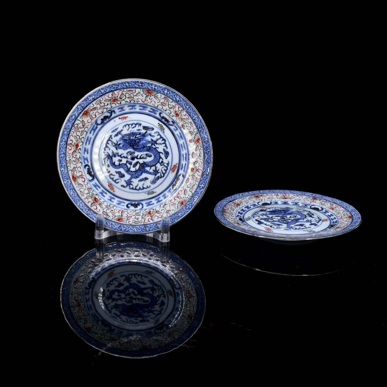 2: 民国青花粉彩龙纹玲珑盘一对