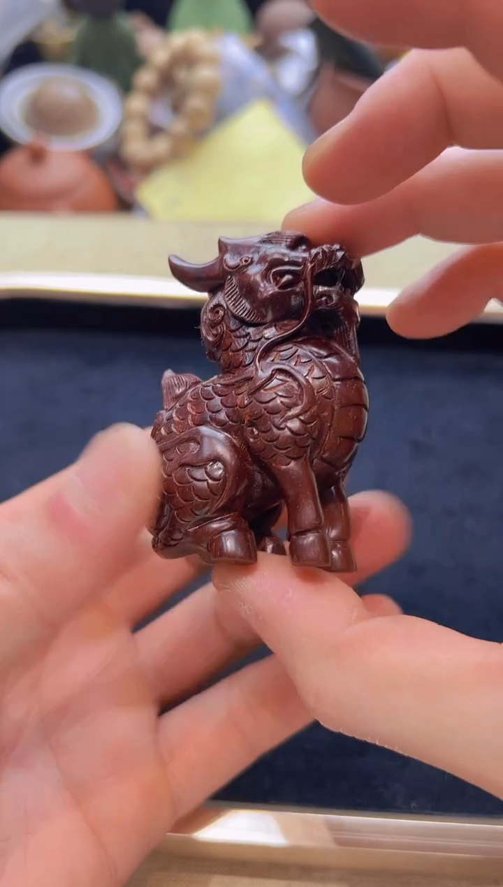 乌木类书架017小叶紫檀麒麟摆件