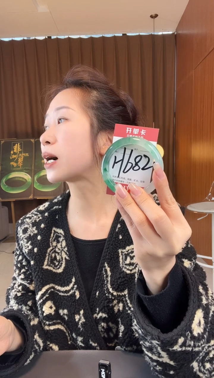 【闪购商品】石英质玉手镯未镶嵌非洲翠