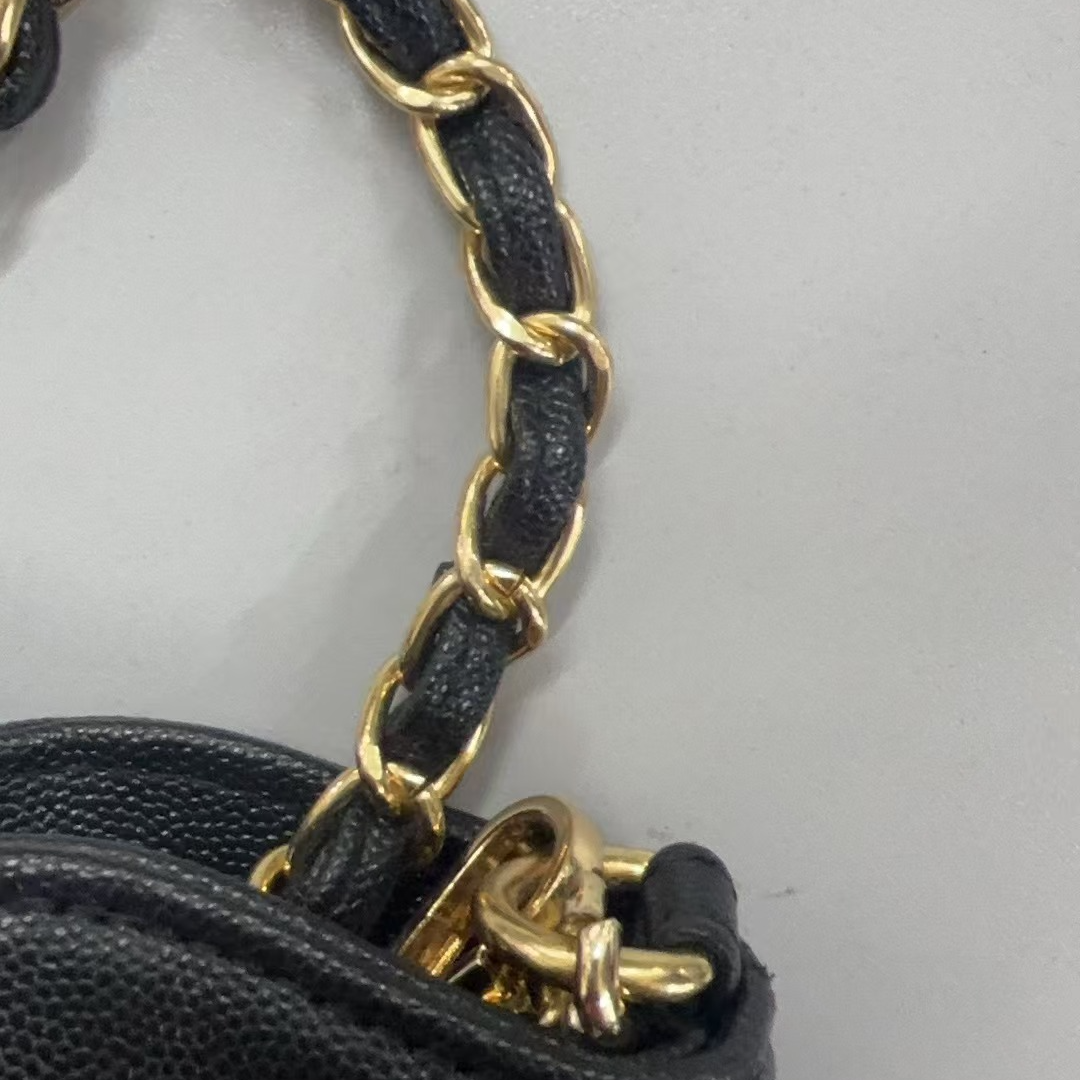 真好看啊~黑色斜跨包包T暑那个条